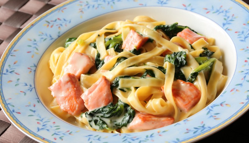鮭のレモンクリームパスタ