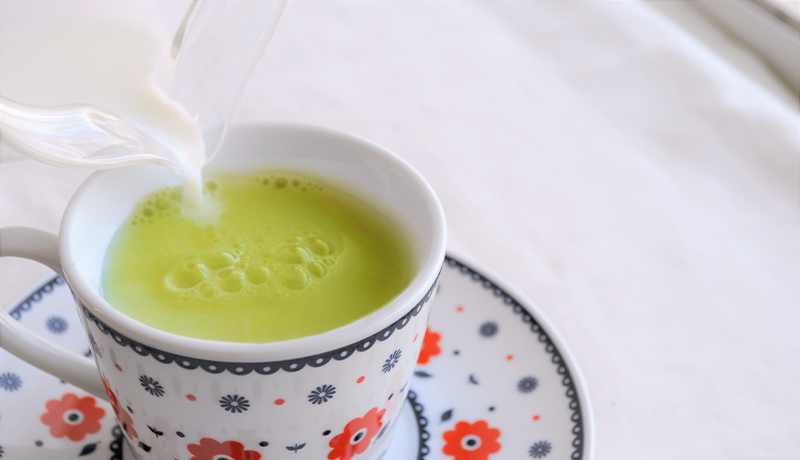 ホットミルクに溶かして飲む